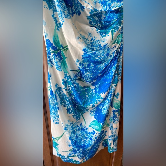 One shoulder silk dress - Picture 3 of 8